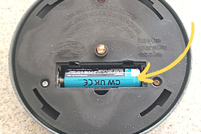 rechargeable battery in solar path light